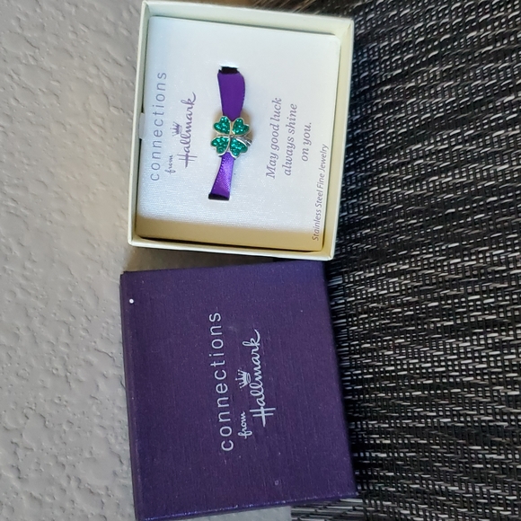Hallmark Jewelry - Hallmark Charm Four Leaf Clover